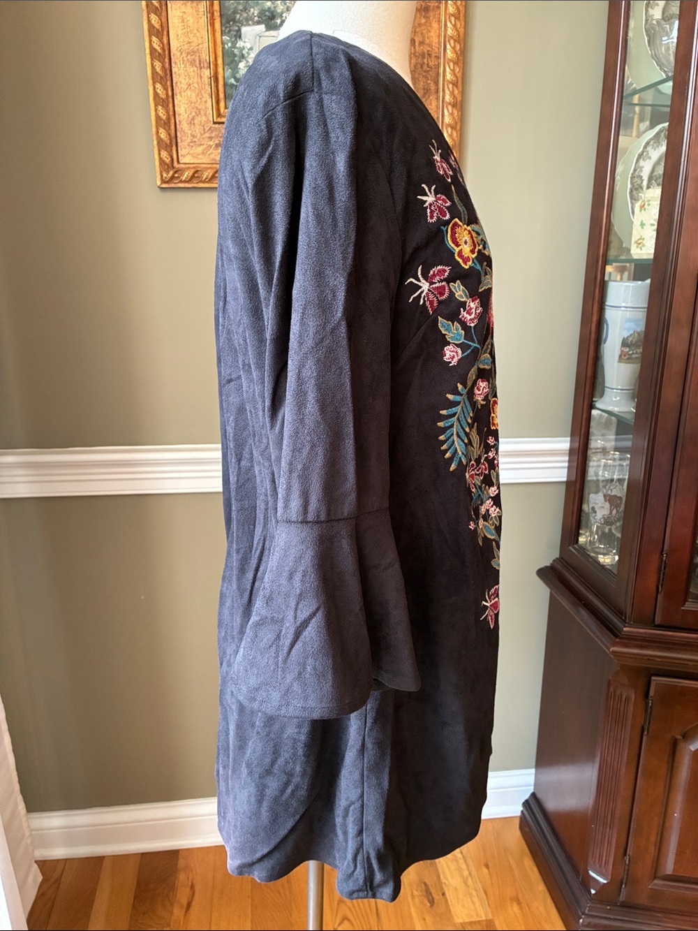 Umgee Black Embroidered Floral V-Neck Sueded Fabric Dress Size Small - Picture 4 of 6